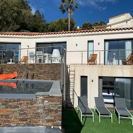 De Luxe * Le Lavandou